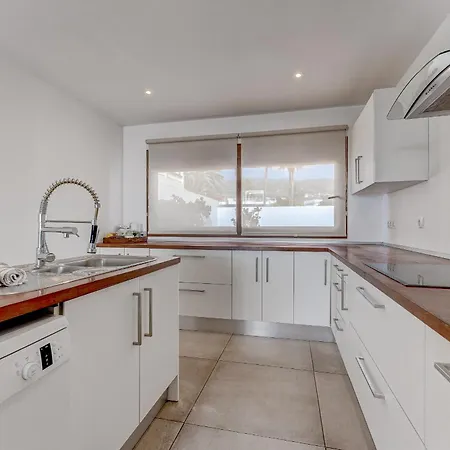 Fabulous Contemporary 5 Bedroom With Private Heated Pool, Sleeps Max 13 * Callao Salvaje