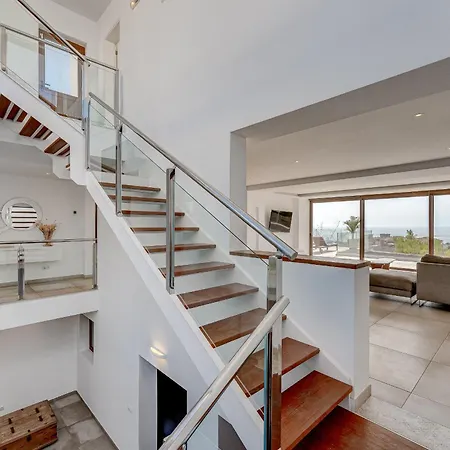 Villa Fabulous Contemporary 5 Bedroom With Private Heated Pool, Sleeps Max 13 *