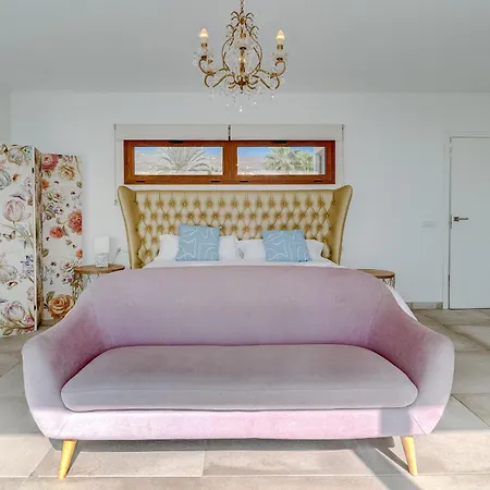 Villa Fabulous Contemporary 5 Bedroom With Private Heated Pool, Sleeps Max 13 *