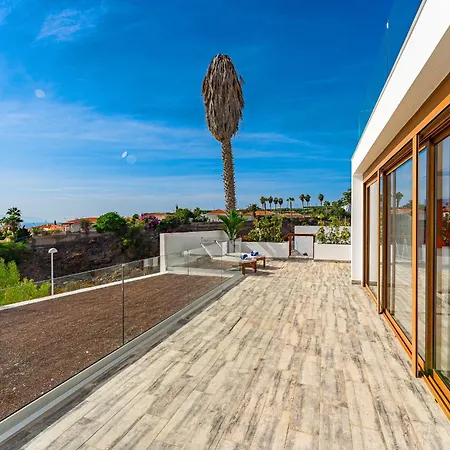 Villa Fabulous Contemporary 5 Bedroom With Private Heated Pool, Sleeps Max 13 *