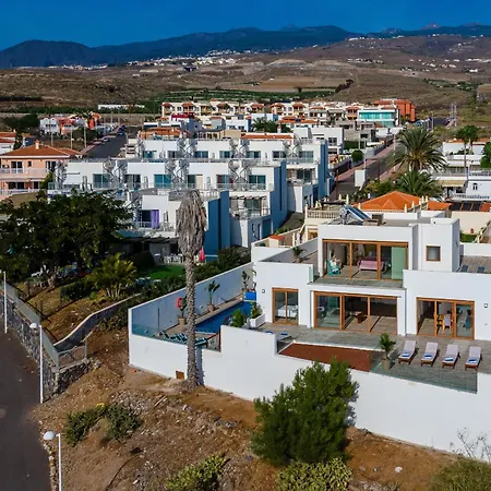 Villa Fabulous Contemporary 5 Bedroom With Private Heated Pool, Sleeps Max 13 *