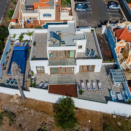 Fabulous Contemporary 5 Bedroom With Private Heated Pool, Sleeps Max 13 Villa Callao Salvaje