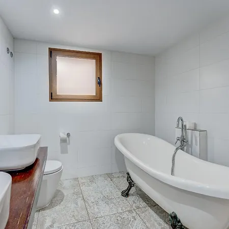 Fabulous Contemporary 5 Bedroom With Private Heated Pool, Sleeps Max 13 Callao Salvaje