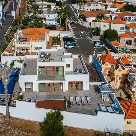 Fabulous Contemporary 5 Bedroom With Private Heated Pool, Sleeps Max 13 Villa Callao Salvaje