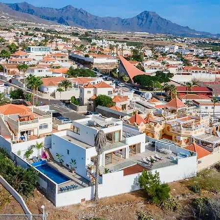 Fabulous Contemporary 5 Bedroom With Private Heated Pool, Sleeps Max 13 * Callao Salvaje