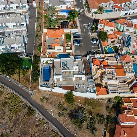 Villa Fabulous Contemporary 5 Bedroom With Private Heated Pool, Sleeps Max 13 *