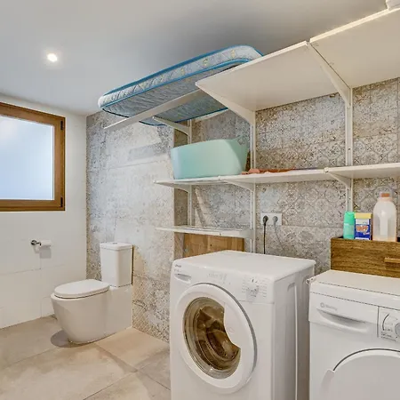 Vila Fabulous Contemporary 5 Bedroom With Private Heated Pool, Sleeps Max 13