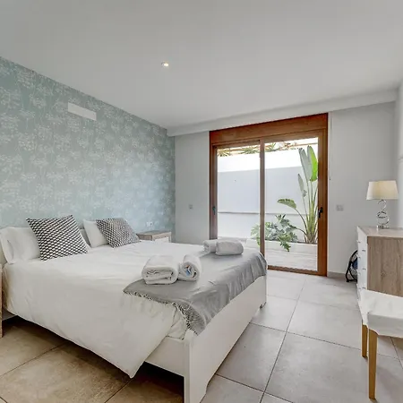 Fabulous Contemporary 5 Bedroom With Private Heated Pool, Sleeps Max 13 Vila Callao Salvaje