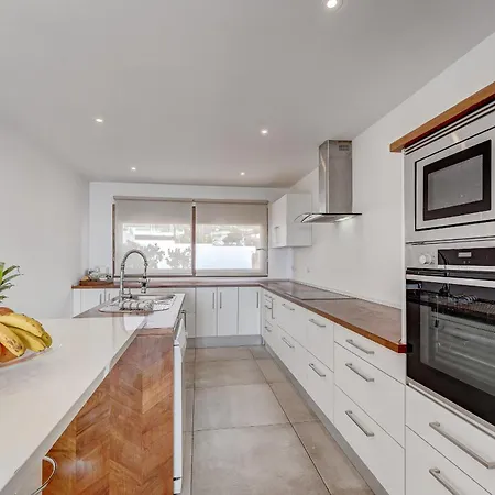 Fabulous Contemporary 5 Bedroom With Private Heated Pool, Sleeps Max 13 * Callao Salvaje