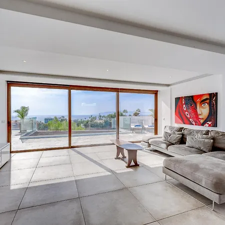 Fabulous Contemporary 5 Bedroom With Private Heated Pool, Sleeps Max 13 Villa Callao Salvaje