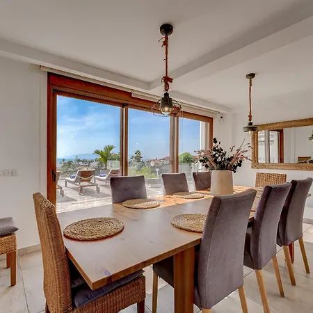 Fabulous Contemporary 5 Bedroom With Private Heated Pool, Sleeps Max 13 Callao Salvaje