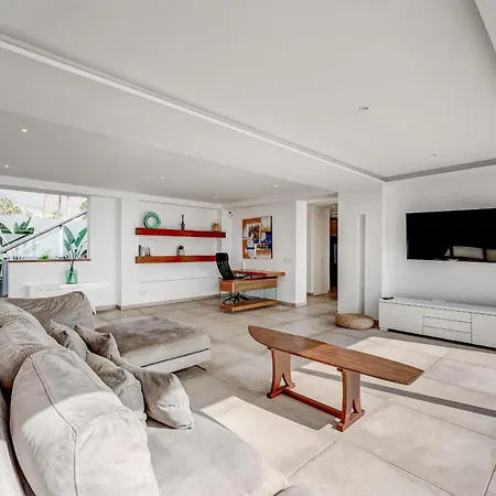 Fabulous Contemporary 5 Bedroom With Private Heated Pool, Sleeps Max 13 * Callao Salvaje