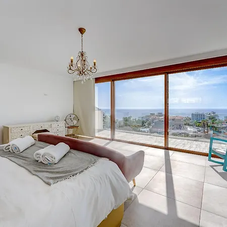 Vila Fabulous Contemporary 5 Bedroom With Private Heated Pool, Sleeps Max 13