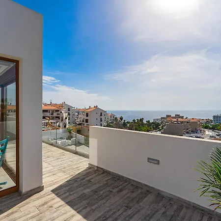 Fabulous Contemporary 5 Bedroom With Private Heated Pool, Sleeps Max 13 Callao Salvaje