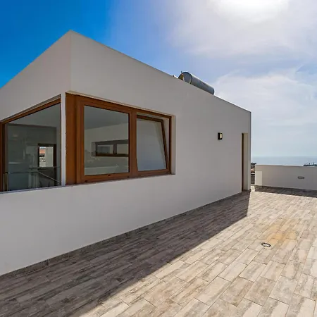 Fabulous Contemporary 5 Bedroom With Private Heated Pool, Sleeps Max 13 *