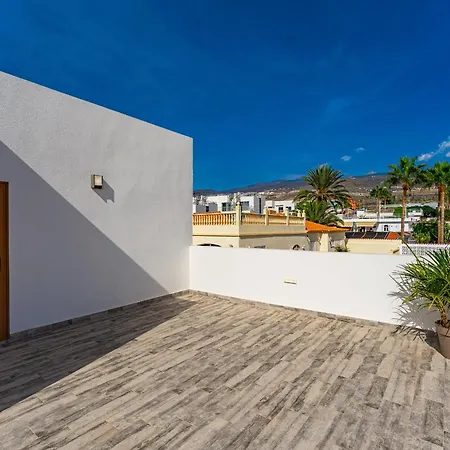 Fabulous Contemporary 5 Bedroom With Private Heated Pool, Sleeps Max 13
