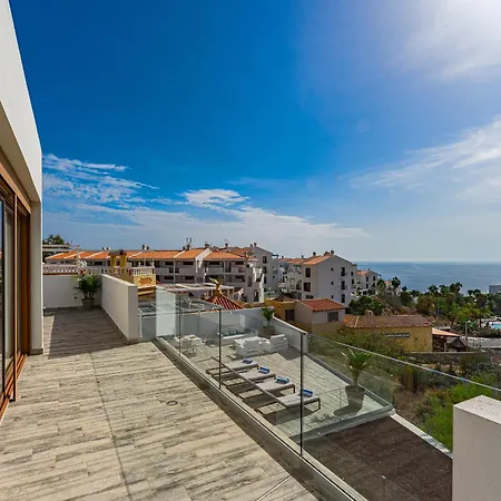 Fabulous Contemporary 5 Bedroom With Private Heated Pool, Sleeps Max 13 *