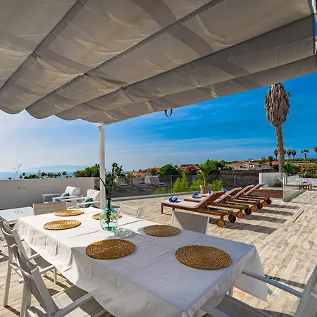 Villa Fabulous Contemporary 5 Bedroom With Private Heated Pool, Sleeps Max 13