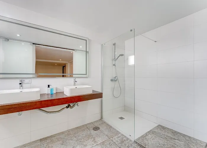 Fabulous Contemporary 5 Bedroom With Private Heated Pool, Sleeps Max 13 Callao Salvaje