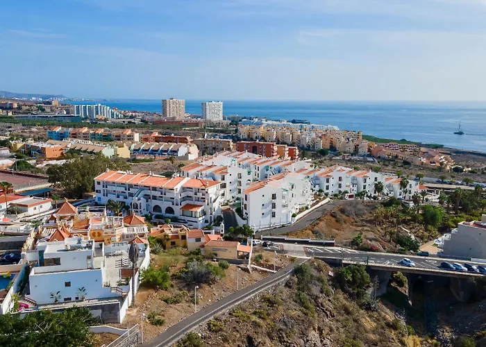 فيلة Fabulous Contemporary 5 Bedroom With Private Heated Pool, Sleeps Max 13