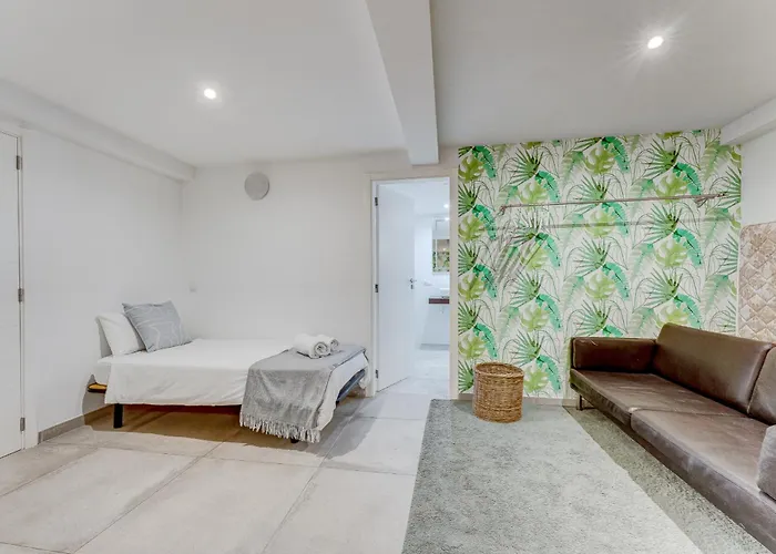 Fabulous Contemporary 5 Bedroom With Private Heated Pool, Sleeps Max 13 كالاو سالفاجي