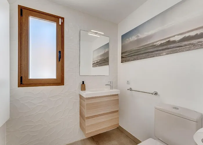 Fabulous Contemporary 5 Bedroom With Private Heated Pool, Sleeps Max 13 * كالاو سالفاجي