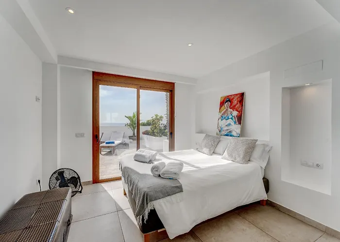 Fabulous Contemporary 5 Bedroom With Private Heated Pool, Sleeps Max 13 Villa Callao Salvaje