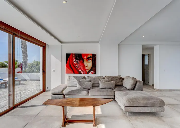 Fabulous Contemporary 5 Bedroom With Private Heated Pool, Sleeps Max 13 Villa Callao Salvaje