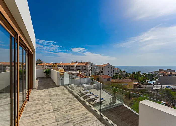 Fabulous Contemporary 5 Bedroom With Private Heated Pool, Sleeps Max 13 *