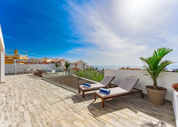 Fabulous Contemporary 5 Bedroom With Private Heated Pool, Sleeps Max 13 *