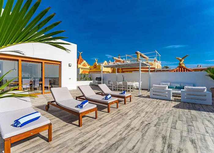 Fabulous Contemporary 5 Bedroom With Private Heated Pool, Sleeps Max 13 فيلة