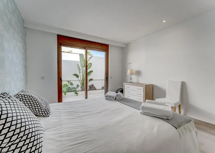 ヴィラ Fabulous Contemporary 5 Bedroom With Private Heated Pool, Sleeps Max 13 *