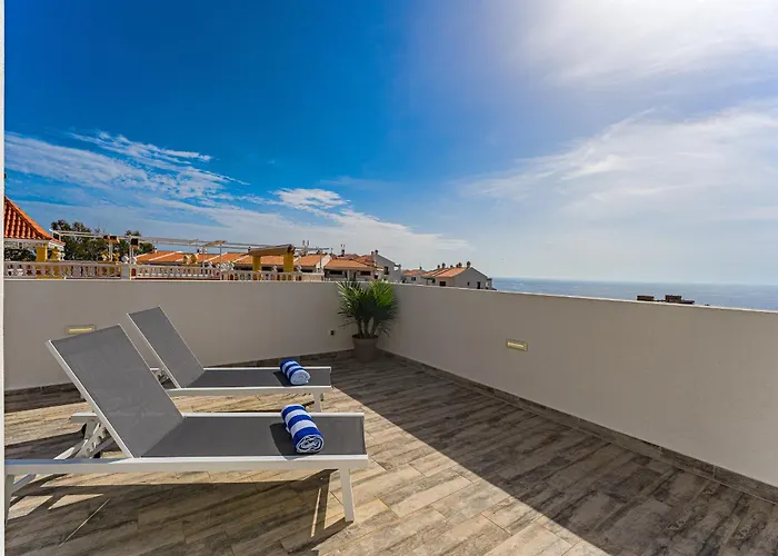 Fabulous Contemporary 5 Bedroom With Private Heated Pool, Sleeps Max 13 ヴィラ カジャオ・サルバヘ