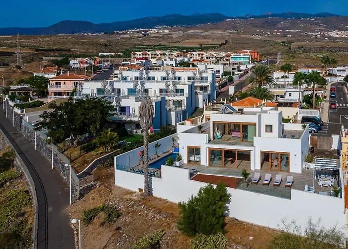 ヴィラ Fabulous Contemporary 5 Bedroom With Private Heated Pool, Sleeps Max 13 *