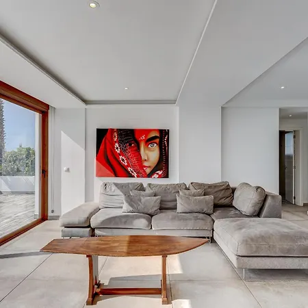 Fabulous Contemporary 5 Bedroom With Private Heated Pool, Sleeps Max 13 Вилла Кальяо-Сальвахе