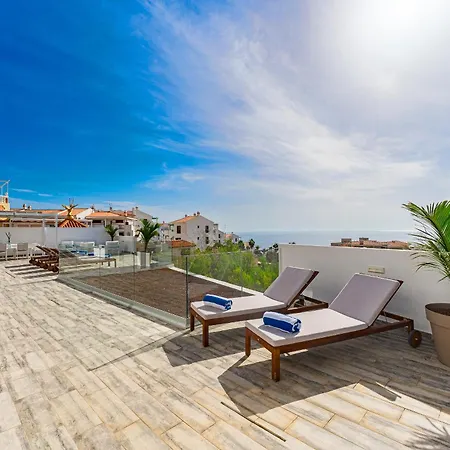 Fabulous Contemporary 5 Bedroom With Private Heated Pool, Sleeps Max 13 *