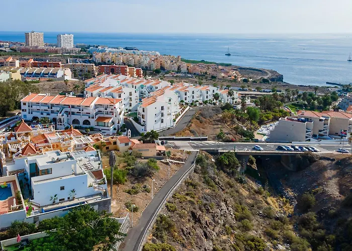 Fabulous Contemporary 5 Bedroom With Private Heated Pool, Sleeps Max 13 * Кальяо-Сальвахе