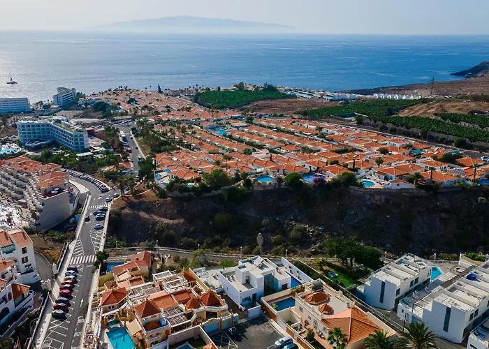 Вилла Fabulous Contemporary 5 Bedroom With Private Heated Pool, Sleeps Max 13