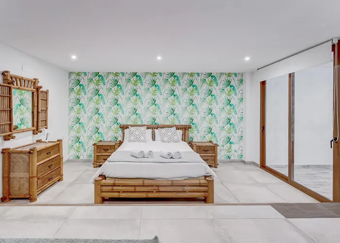 Вилла Fabulous Contemporary 5 Bedroom With Private Heated Pool, Sleeps Max 13 Кальяо-Сальвахе