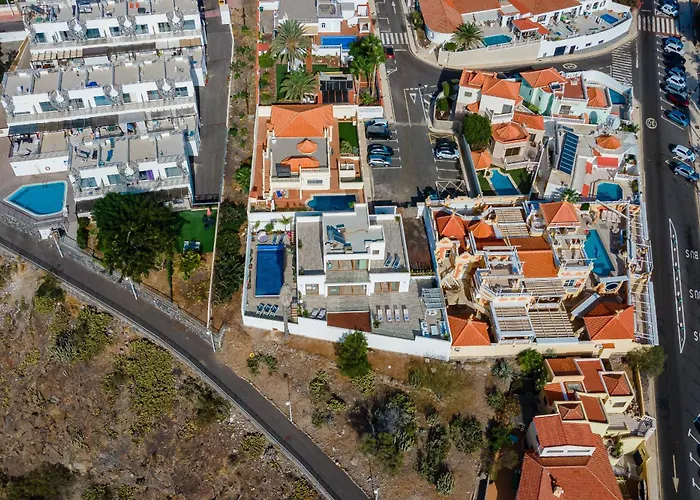 Вилла Fabulous Contemporary 5 Bedroom With Private Heated Pool, Sleeps Max 13 *