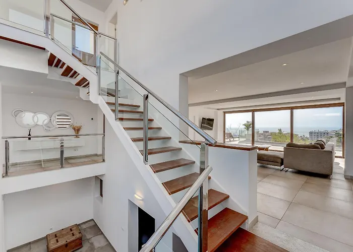 Вилла Fabulous Contemporary 5 Bedroom With Private Heated Pool, Sleeps Max 13 *