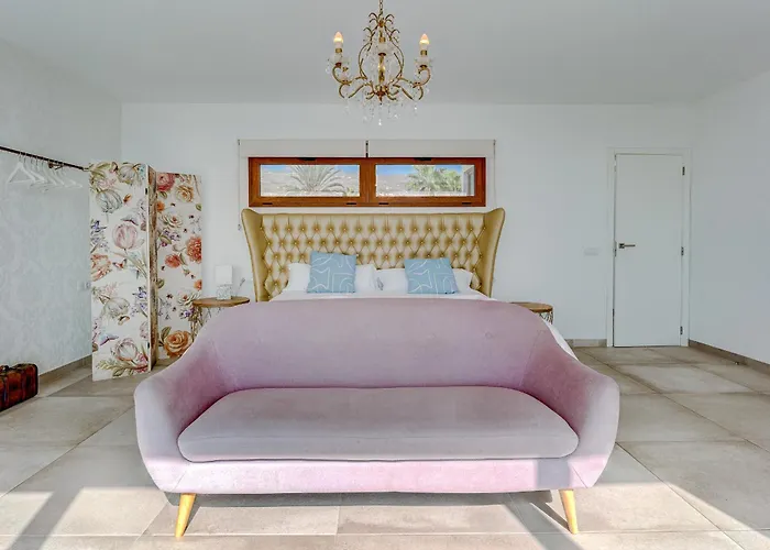 Вилла Fabulous Contemporary 5 Bedroom With Private Heated Pool, Sleeps Max 13 *