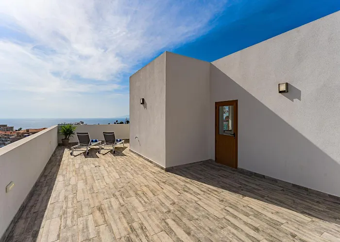 Вилла Fabulous Contemporary 5 Bedroom With Private Heated Pool, Sleeps Max 13